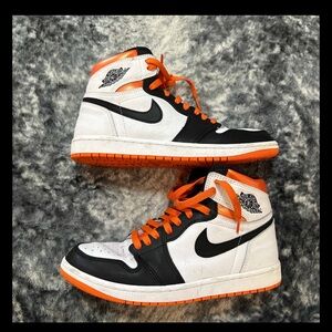 Air Jordan 1 Retro High OG ‘Electro Orange’ High Top Sneakers